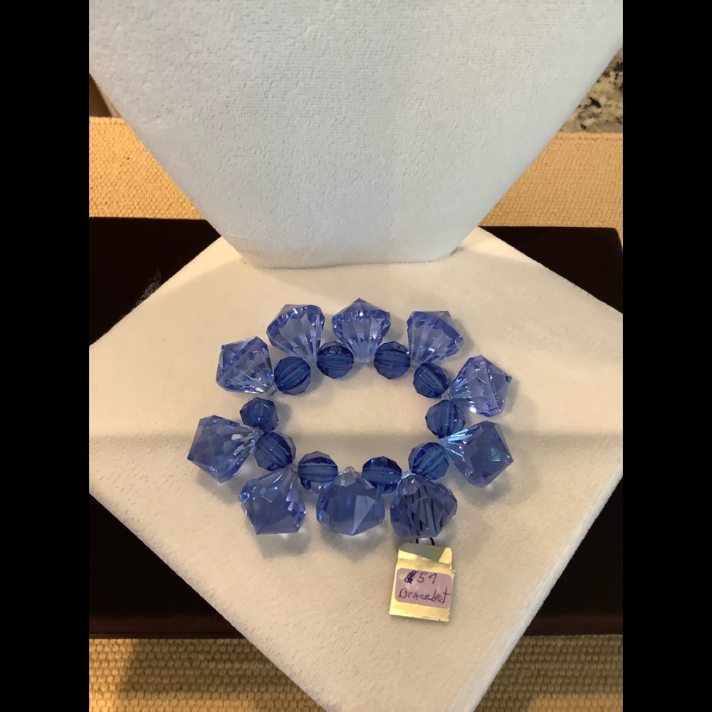 😊Acrylic bracelet for those young ladies attending homecoming or prom in Spring